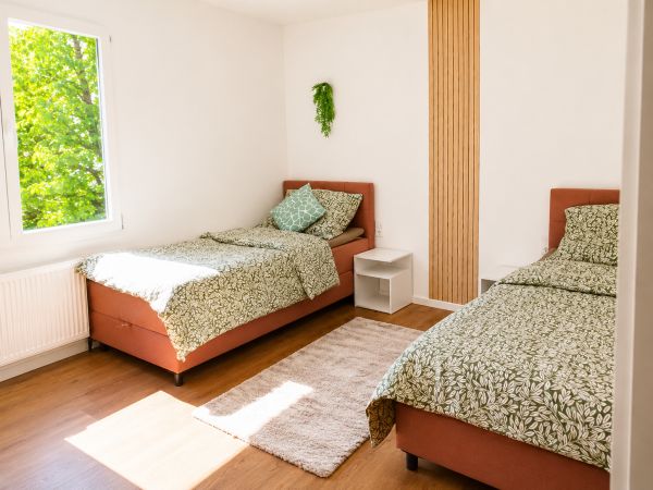 Zweites Schlafzimmer mit zwei Einzelbetten
